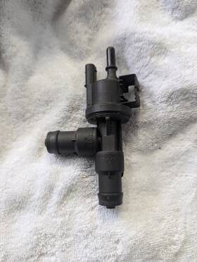 13907643106 Bmw 2016-2024 330i G20 - Fuel Tank Breather Valve 7643106