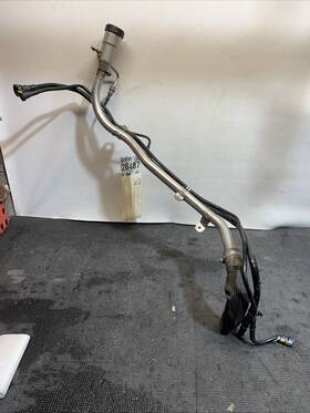 84225013 Buick Regal Tourx Awd Fuel Gas Tank Filler Neck Hose Tube Pipe Oem 2018 - 2020