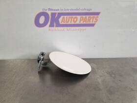 177.gm6c05 Cadillac 05 2005 Escalade Fuel Filler Door Pearl White