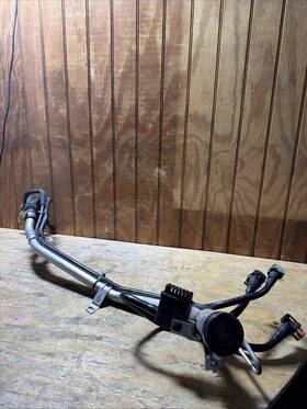 84625791 Cadillac 2019 - 2025 Xt4 Fuel Gas Tank Filler Neck Hose Tube Pipe Oem