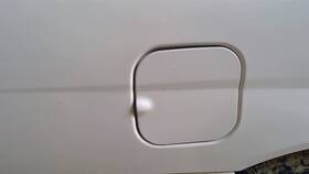 177.gm1i05 Chevrolet Malibunew 2005 Fuel Filler Door Wht