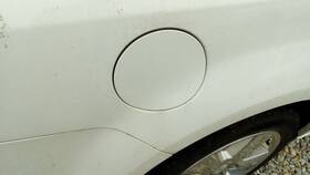 177.gm1j12 Chevrolet Fuel Filler Door Fits 12 Malibu 304351