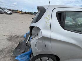 177.gm1k17 Chevrolet Spark 2017 Fuel Filler Door 977930