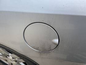 Chevrolet 177.gm1o11 Impala 2011 Fuel Filler Door 670583