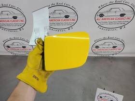 177.gm1z08 Chevrolet 2008 C6 Corvette Velocity Yellow Fuel Filler Door Assembly - Oem