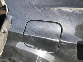 177.ch1u15 Chrysler 300 2015 Fuel Filler Gas Lid Door 963455