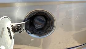 4809407ab Chrysler 2004-2008 Pacifica Fuel Filler Neck Assembly With Gas Cap Oem