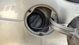 5278188ad Chrysler 2001-2002 Pt Cruiser Fuel Filler Neck Assembly With Gas Cap Oem