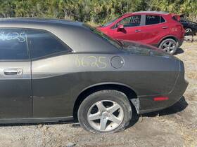 177.ar1n10 Dodge Challenger 2010 Fuel Filler Door 1023088