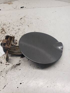 177.ch2l05 Dodge Stratus 2005 Fuel Filler Door 1300961