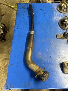 F0tz-9034-l Ford 1990-1996 F-150/f-250/f-350 Rear Fuel Tank Filler Pipe And Hose Assm