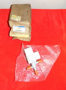 6c3z-9189-a Ford F4tz-9189-a Genuine 1994-1997 P/s 7.3 6 Port Fuel Tank Selector Valve