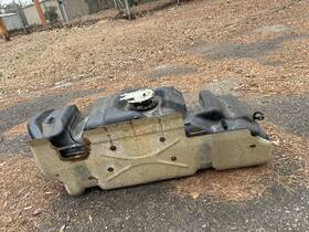 759744zt30053501 Gm Trucks 01-02 Chevy Gmc 2500hd Crew Cab Short Bed Gas Fuel Tank With Pump