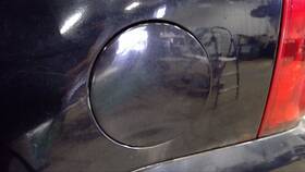 177.gm9d07 Gmc Truck Yukon 2007 Fuel Filler Door 1045375