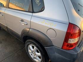 177.hy1205 Hyundai Tucson 2005 Fuel Filler Door 655998