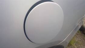 177.hy1413 Hyundai Santa Fe 2013 Fuel Filler Door 145239
