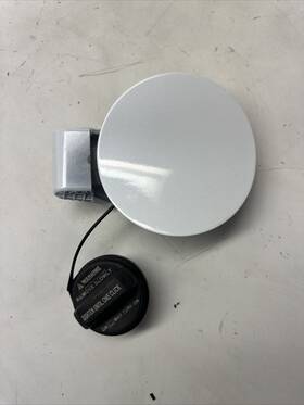 177.hy1r13 Hyundai Elantra 2015 Fuel Filler Door . Paint White W8