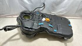 31150-s2700 Hyundai 19-20 Santa Fe Fuel Gas Tank Reservoir With Heat Shield Oem