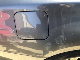 177.in1m16 Infiniti Q50 2016 Fuel Filler Gas Lid Door 825121