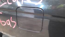 177.ki1b07 Kia Gas Spectra 2007 Fuel Filler Door 1739691