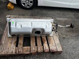 1714702601 Mercedes-benz 2005-2011 Slk350 Slk 350 Fuel Gas Tank Reservoir Oem