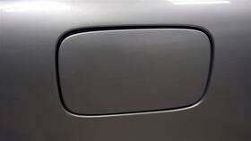 177.mb1b99 Mercedes-benz 1999 99 Slk 230 Fuel Filler Door Silver 100285