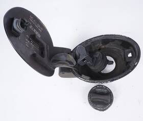 177.mb1y03 Mercedes-benz 2003 - 2006 Sl500 R230 Roadster Gas Lid Fuel Filler Housing