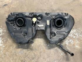 2114704601 Mercedes-benz 05-06 W211 E320 3.2l Diesel Fuel Gas Tank Reservoir Oem