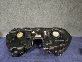 2114709401 Mercedes-benz 2006-2010 W219 Cls63 W211 E63 Oem Fuel Gas Tank Reservoir Assembly