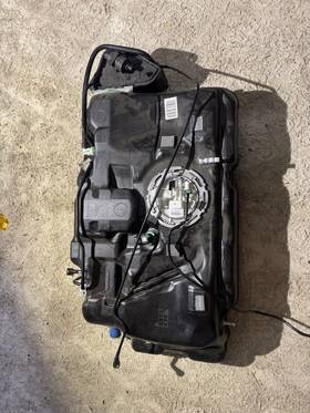 2460039899 Mercedes-benz 14-19 W117 Cla250 Fuel Gas Tank Reservoir Assembly Oem