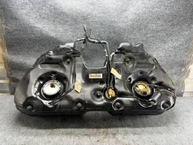A2114704501 Mercedes-benz W211 E55 Cls55 Amg Fuel Tank Reservoir Assembly Oem