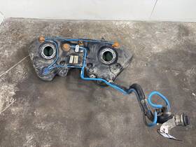 A2124701701 Mercedes-benz 2010-2016 W212 E350 Fuel Gas Tank Reservoir Oem