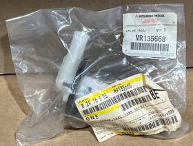 Mr135668 Mitsubishi Genuine Fuel Tank Safety Valve Mirage Montero Diamante New