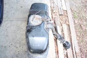 170400 Nissan 8b000 88-97 Hardbody D21 Fuel Gas Tank With Pump Complete Assembly Clean