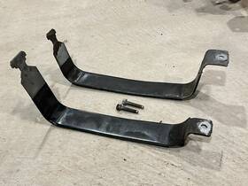 17011717 Oem Pair Fuel Tank Straps Gas Set Of 2 Rear For Chevy Yukon Suburban Avalanche
