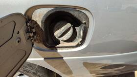 10424500 Oldsmobile 1998-02 Intrigue Fuel Filler Neck Assembly With Gas Cap Oem