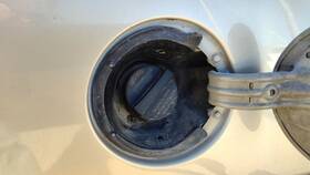 22630005 Pontiac 2000-2005 Grand Am Fuel Filler Neck Assembly With Gas Cap Oem