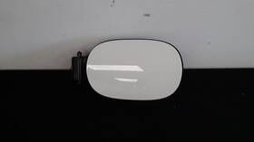 7p5809857 Porsche 17 Cayenne Gts Fuel Filler Door White