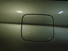 177.su1s04 Subaru Forester 2004 Fuel Filler Door 1723774