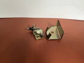 77037-12050 Toyota 7703712050 Genuine Lock Sub-assy Fuel Filler Opening Lid Oem 77037-12050 Toyota 7703712050 Genuine Lock Sub-assy Fuel Filler Opening Lid Oem