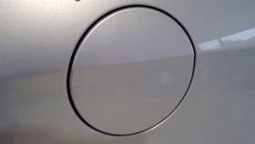 177.vw1n10 Volkswagen Passat 2010 Fuel Filler Door 467180